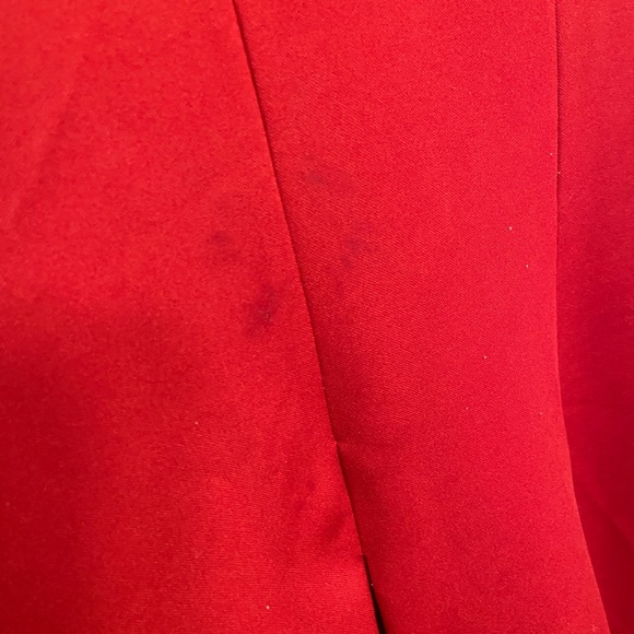 Elegant Red Midi Dress - Picture 5 of 6